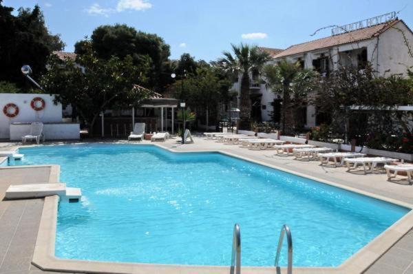 Miranta Hotel - Apartments & Studios Aegina 外观 照片