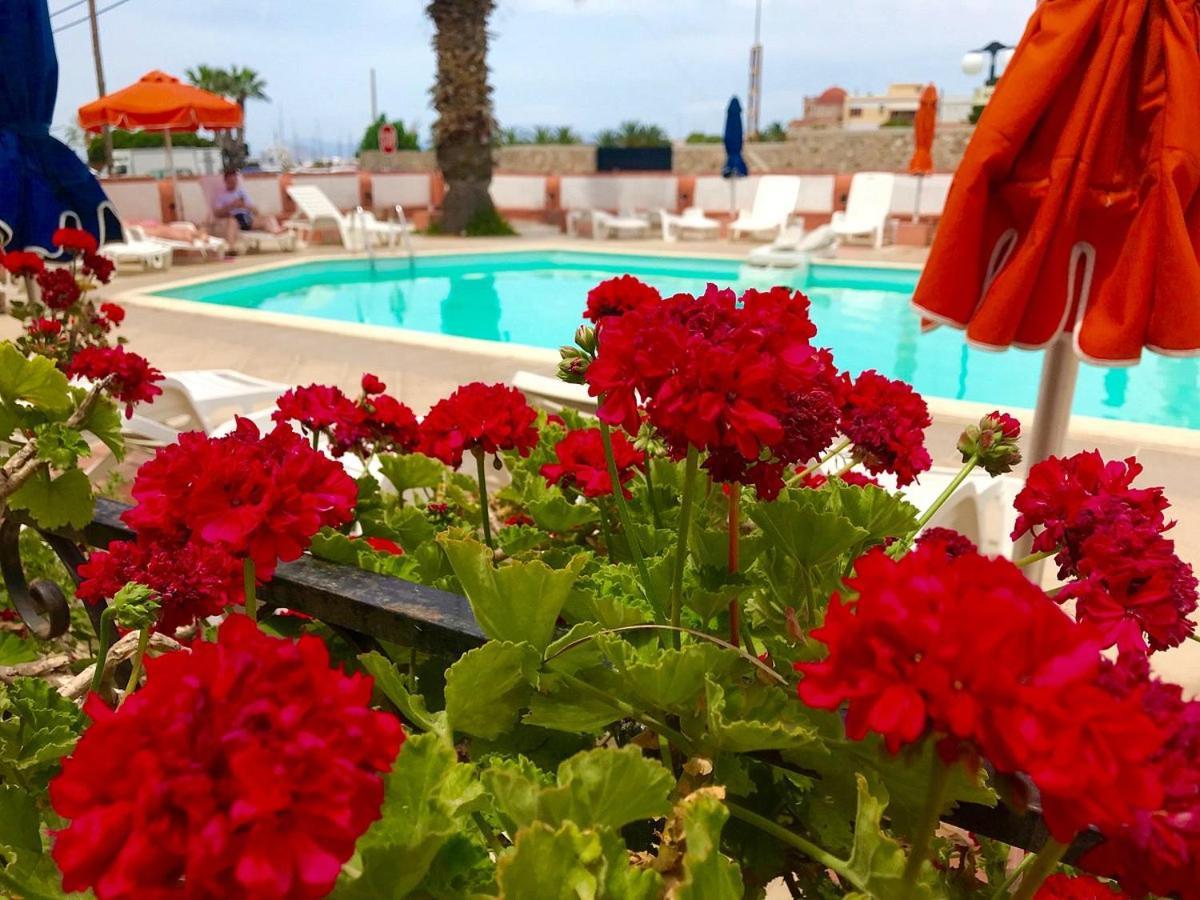 Miranta Hotel - Apartments & Studios Aegina 外观 照片