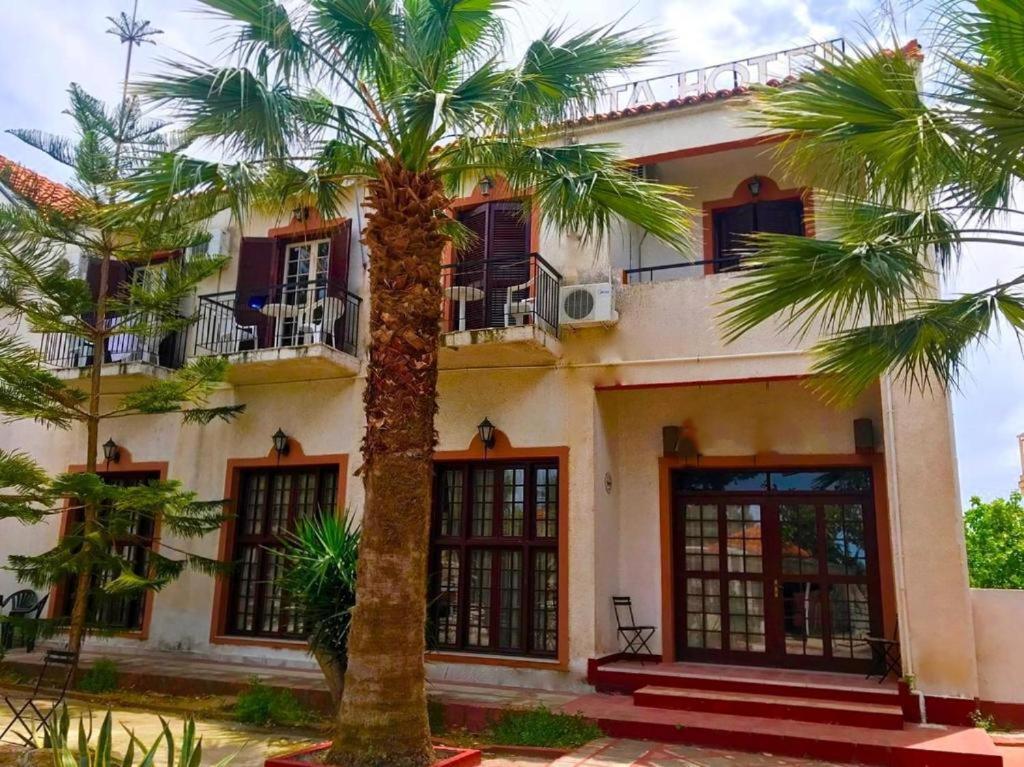 Miranta Hotel - Apartments & Studios Aegina 外观 照片
