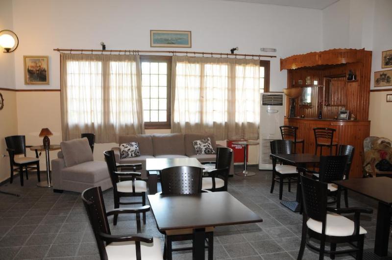 Miranta Hotel - Apartments & Studios Aegina 外观 照片