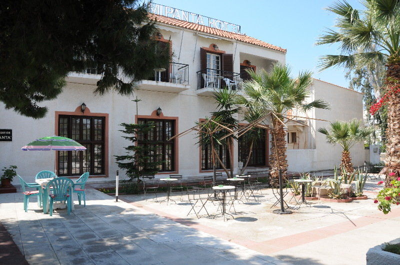 Miranta Hotel - Apartments & Studios Aegina 外观 照片