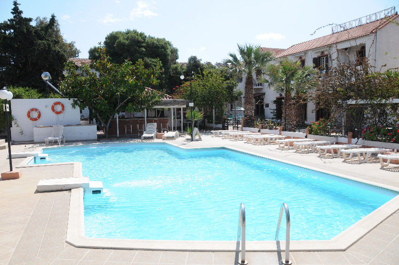 Miranta Hotel - Apartments & Studios Aegina 外观 照片