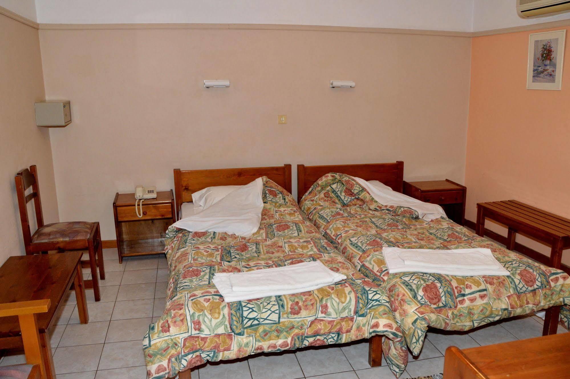 Miranta Hotel - Apartments & Studios Aegina 外观 照片