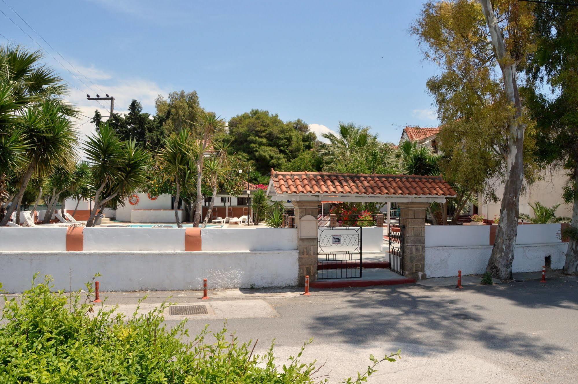 Miranta Hotel - Apartments & Studios Aegina 外观 照片